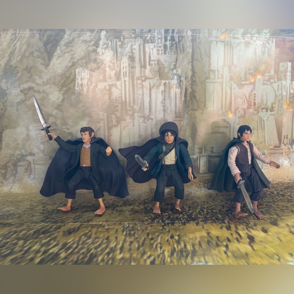 Lord of the Rings Frodo, Merry and Pippin Action Figure Set with Swords.